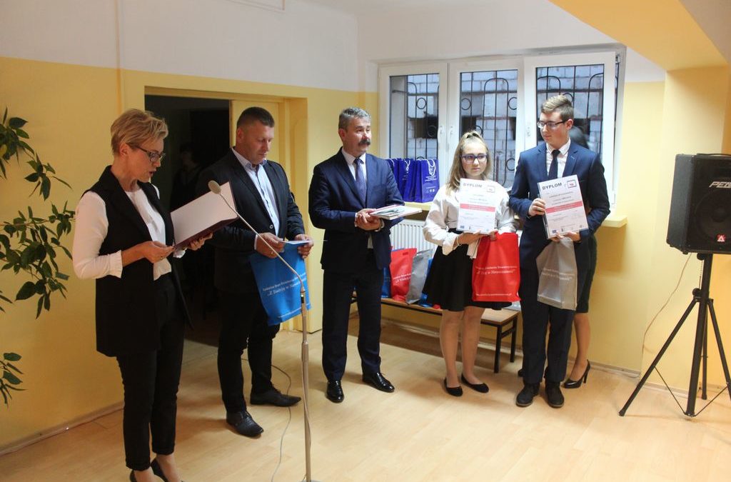 Uroczyste otwarcie Regionalnej Izby Pamięci w Zespole Szkół w Pawłosiowie